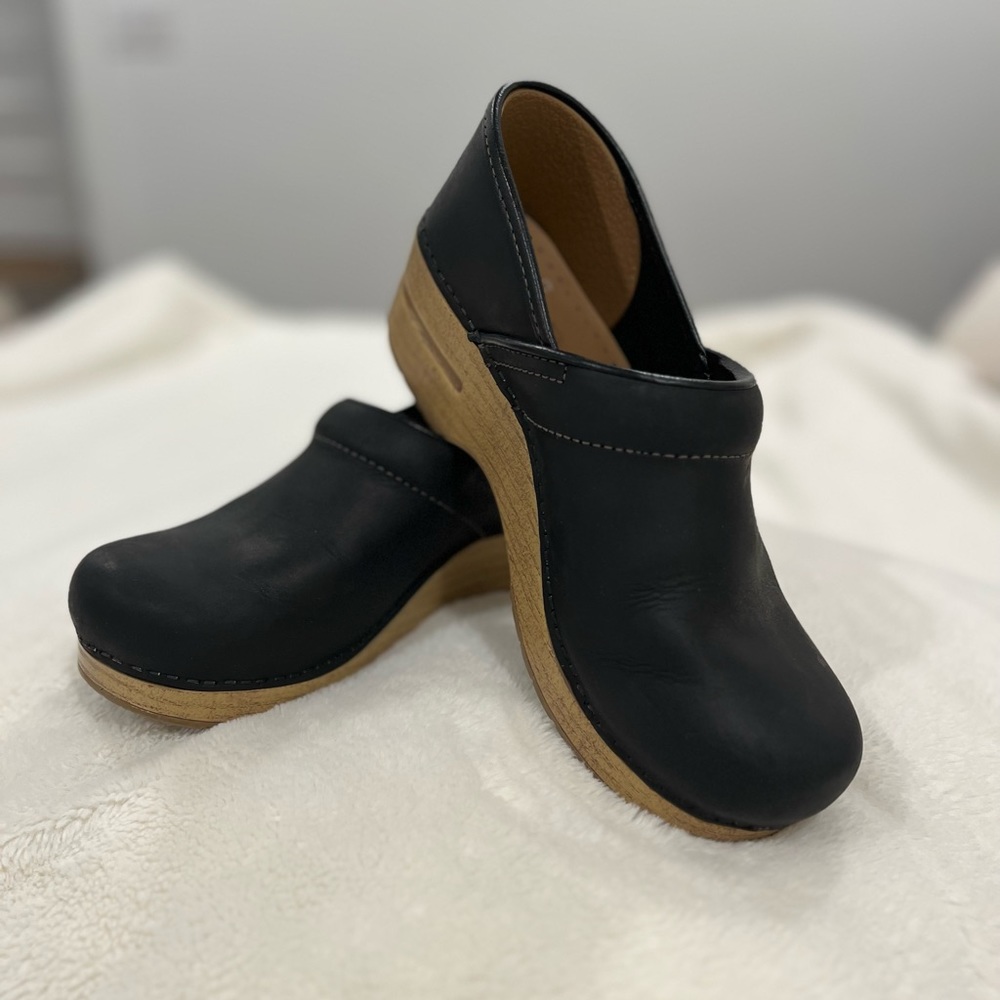 Dansko XP Black Leather Non Slip Clog Size 38